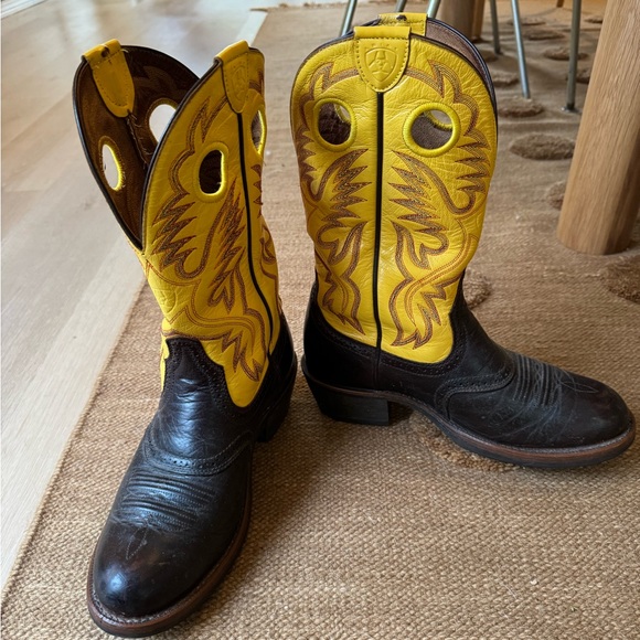 Like New Genuine Leather Ariat Western Boots Men’s size 8.5 in Yellow + Brown - Picture 9 of 11